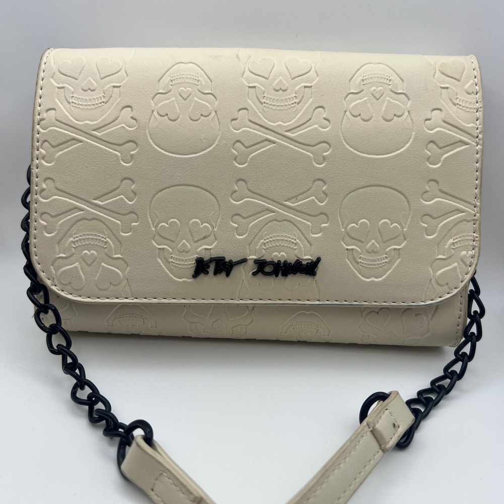 Betsey Johnson XOFLYNN Skull Crossbody Bag Ivory Bone Embossed Goth Purse